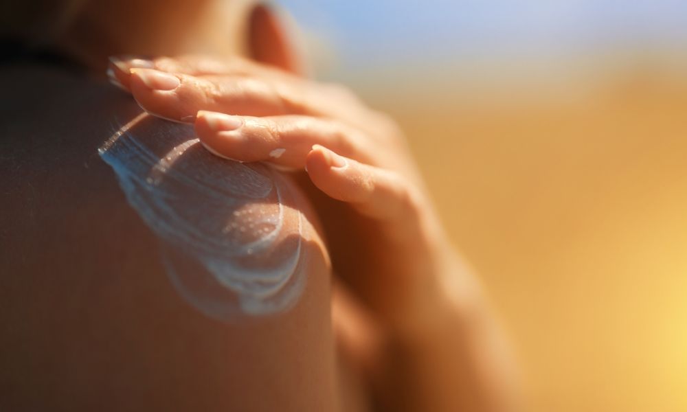 3 Ways To Protect Your Skin From the Sun Naturally